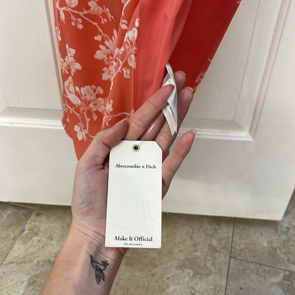 New with tags Abercrombie asymmetric floral dress - Picture 4 of 5